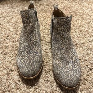 Lucky Brand Size 7 booties